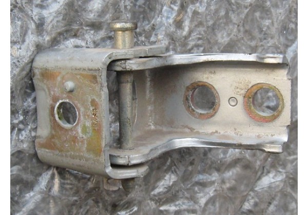 петля дверки,нижня,права задня Peugeot 407,1.6hdi
